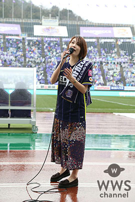 丸本莉子が地元・サンフレッチェ広島の開幕戦で、大雨の中、約2万人を前に熱唱!!!!