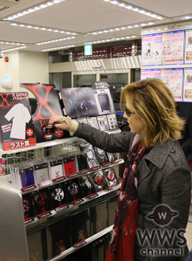 X JAPANのYOSHIKIがローソンに降臨！自ら『X JAPANくじ』に挑戦！