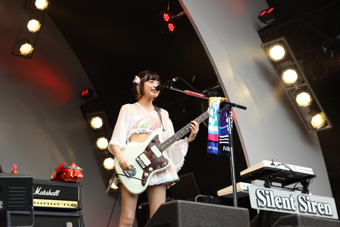 【ライブレポート】Silent SirenがROCK IN JAPAN FESTIVAL 2016で熱唱！「楽しい思い出つくりましょう！」