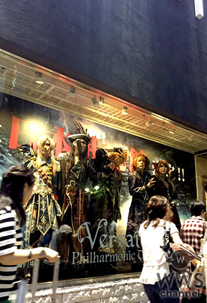 Versailles、9/18 渋谷マルイ屋上にてスペシャルトークイベントを開催！さらにショーウィンドウに入ってパネルと化したVersaillesが渋谷の街をパニックに！