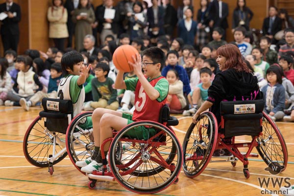 劇団EXILE 鈴木伸之、E-girls Ayaが小学生と車いすバスケットに挑戦！小池百合子 都知事も参戦！