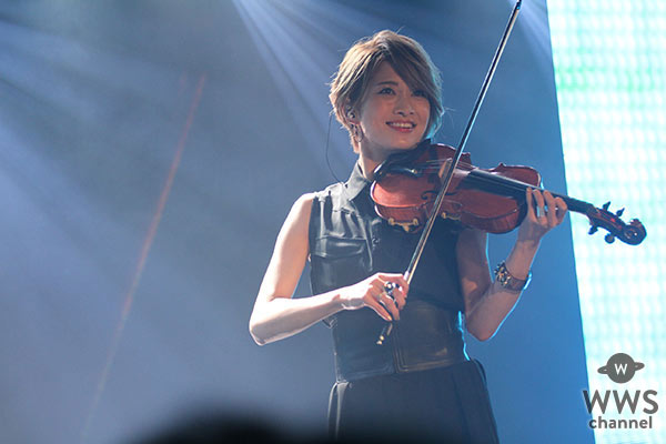 【ライブレポート】美しすぎるヴァイオリニスト・Ayasaが映像を駆使した壮大なワンマンライブ開催！「ヴァイオリンはずっと弾いていきたい」