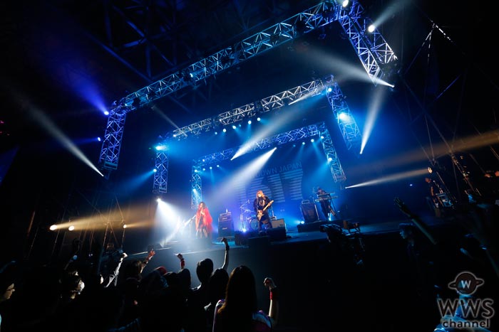 ヴィジュアル系バンドDECAYSが、COUNTDOWN JAPAN 16/17で妖艶なライブパフォーマンスを見せつける！