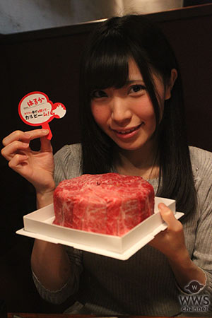 美和花樺(さくらシンデレラ)が牛角で「肉ケーキ」に挑戦！3/29肉の日に各店1組限定290円で販売！