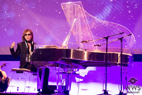 X JAPANのYOSHIKIが「新経済サミット2017」に出演！『Forever Love』のピアノ演奏後に小泉純一郎がサプライズ登場！