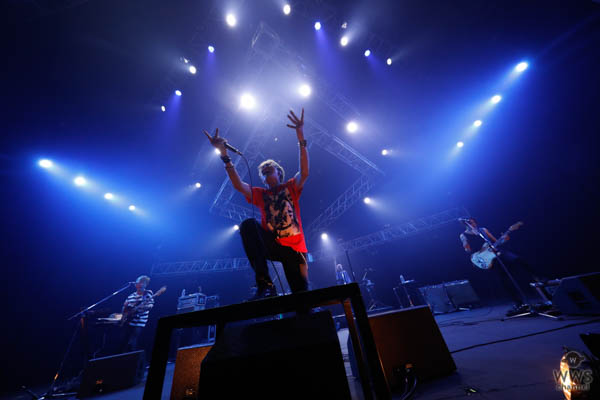 【ライブレポート】スガ シカオ「俺もこれで歌い納めだー！みんなの2018年に送ります！」COUNTDOWN JAPAN 17/18 ASTRO ARENAで『Progress』を含む6曲を熱唱！