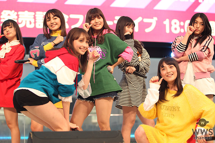 沖縄出身の7人組ガールズグループ・Chuning Candyが激しいダンスパフォーマンスで東京初ライブを披露！