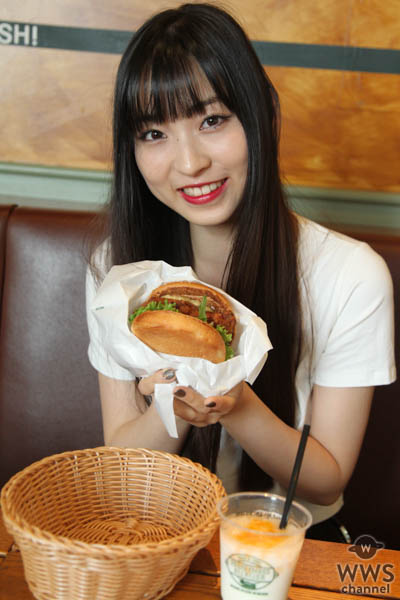 【動画】チキパ・鈴木友梨耶がフレッシュネスで食レポ初挑戦！スパイスについて語る！