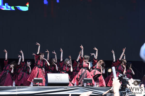 【ライブレポート】欅坂46が赤の新衣装でトップバッターで登場！名曲『二人セゾン』からライブスタート！〈ROCK IN JAPAN FESTIVAL 2018>