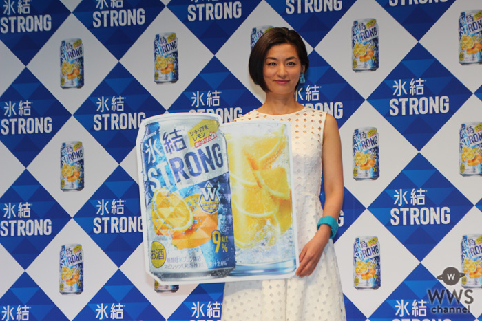 尾野真千子が「氷結®ストロング」のリニューアル発表会に登壇！氷結ストロング®がさらに美味しくなった秘密を披露！
