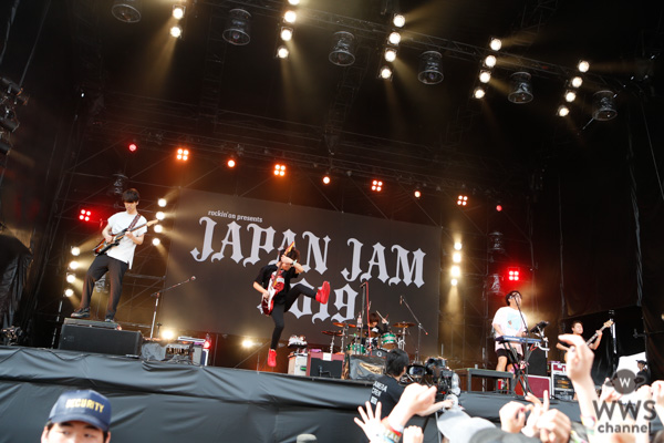 【ライブレポート】JAPAN JAM 2019、2日目のSUNSET STAGEにキュウソネコカミが登場。曲の魅力、そして演奏力でオーディエンスを躍らせる！＜JAPAN JAM 2019＞