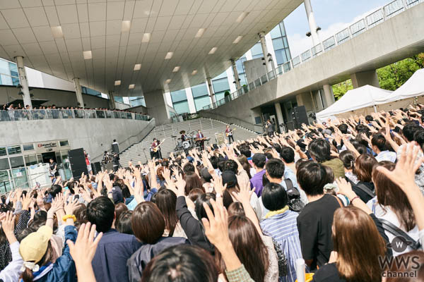 Official髭男dism、ダイバーシティ東京プラザにて配信チャートで11冠を獲得した「Pretender」発売記念フリーライブを開催！5,000人のファンが集結！