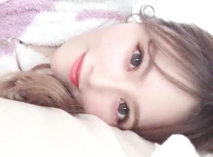 AKB48 込山榛香、至高のモーニング添い寝ムービーを公開！「朝からドキッとしたよ」「一瞬で目が覚めた」と大反響