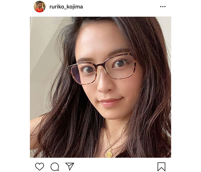 小島瑠璃子 、ほぼスッピンのナチュラルメガネ写真に「似合ってる」「才女みたい」と反響