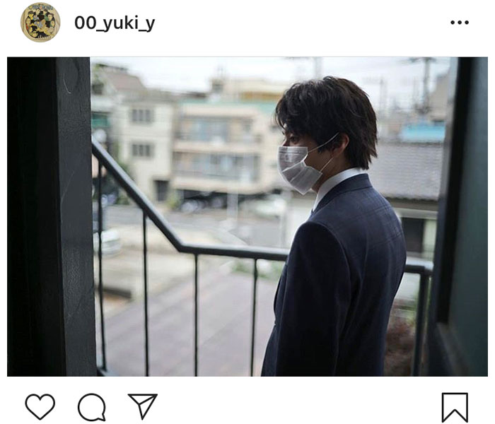 山田裕貴、マスク着用のスーツ姿に反響「横顔きれいすぎるよ」