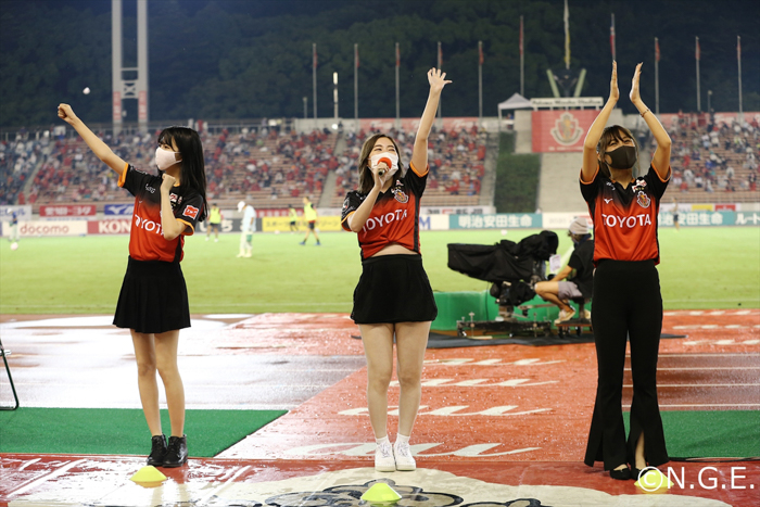 SKE48が名古屋グランパス試合前イベントで防災に関するクイズに挑戦！