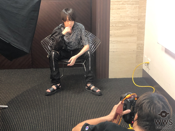 中山咲月、男性タレント誌「メンズユニット」でクールな秋コーデを披露！