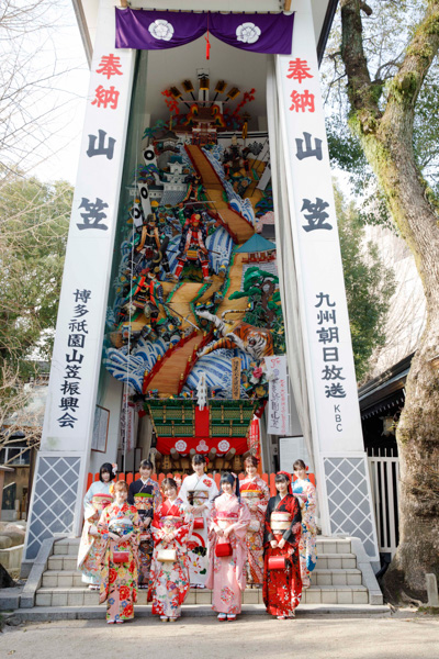 HKT48新成人、地元・櫛田神社にて成人式開催。秋吉優花「今年10周年を迎えるので感謝を伝える1年にしたい」