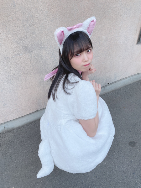 STU48 岩田陽菜、「猫の日」に白猫コスプレで飼い主募集！「飼ってくれるかにゃ？」
