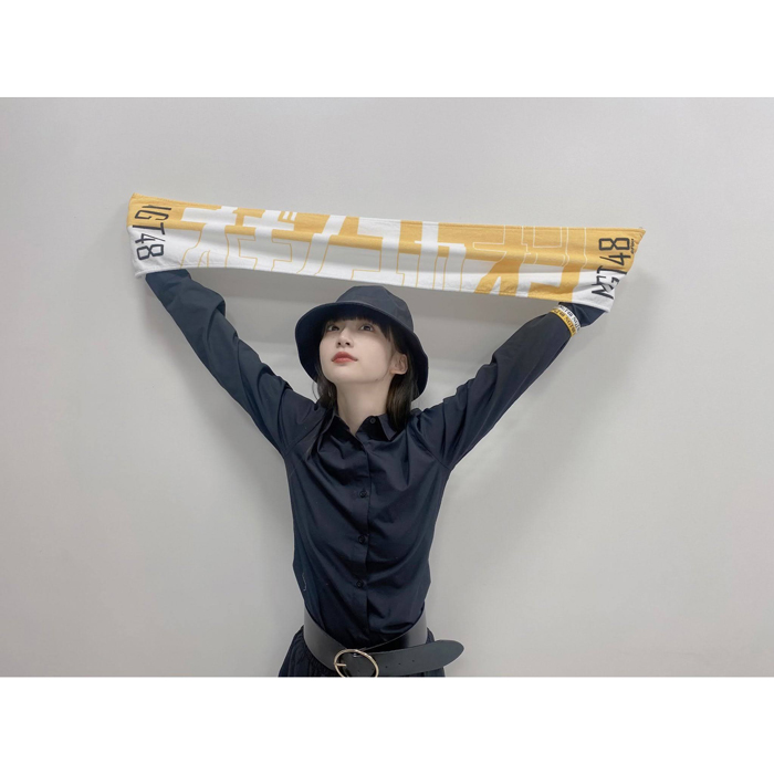 NGT48 荻野由佳、メンバーカラーの新グッズを紹介！「忘れずに買いました！！」