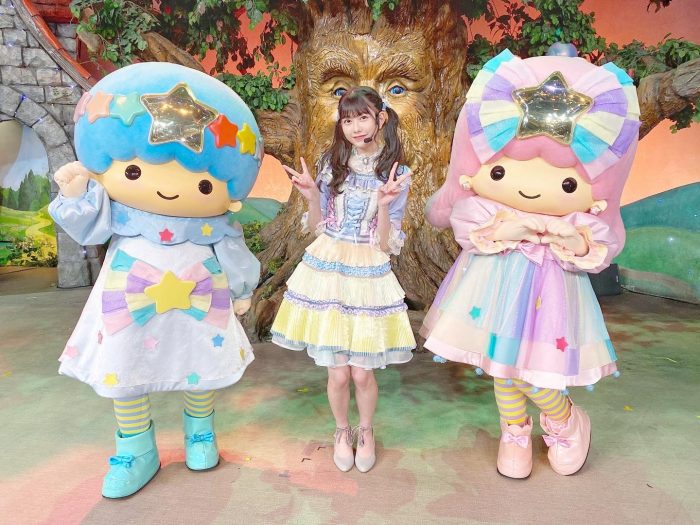 AKB48 千葉恵里、サンリオ・キキ&ララとの3ショットを公開！「キキララ×えりいちゃん最強すぎる」
