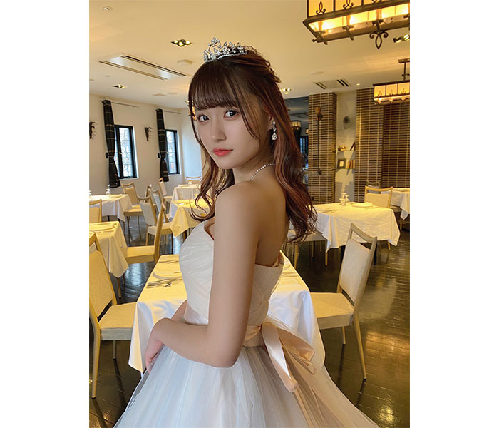 SKE48 中野愛理、背中見せの純白ドレスコーデで魅了「美しすぎます」「お父さん、涙が出ちゃう」