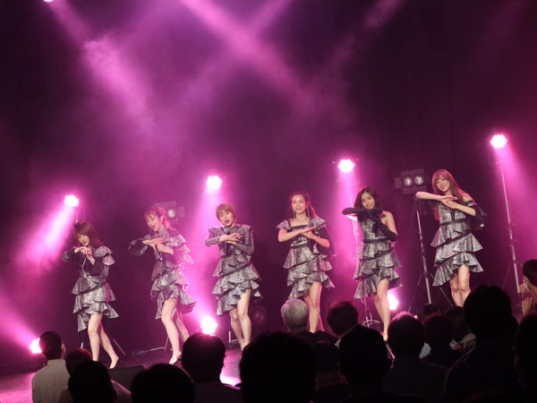 大人アイドル・predia、6人体制のライブで魅せる情熱のステージ