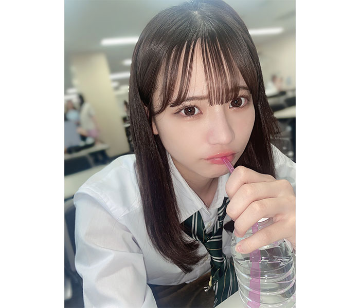 NMB48 和田海佑、制服姿で届ける青春シチュエーション！