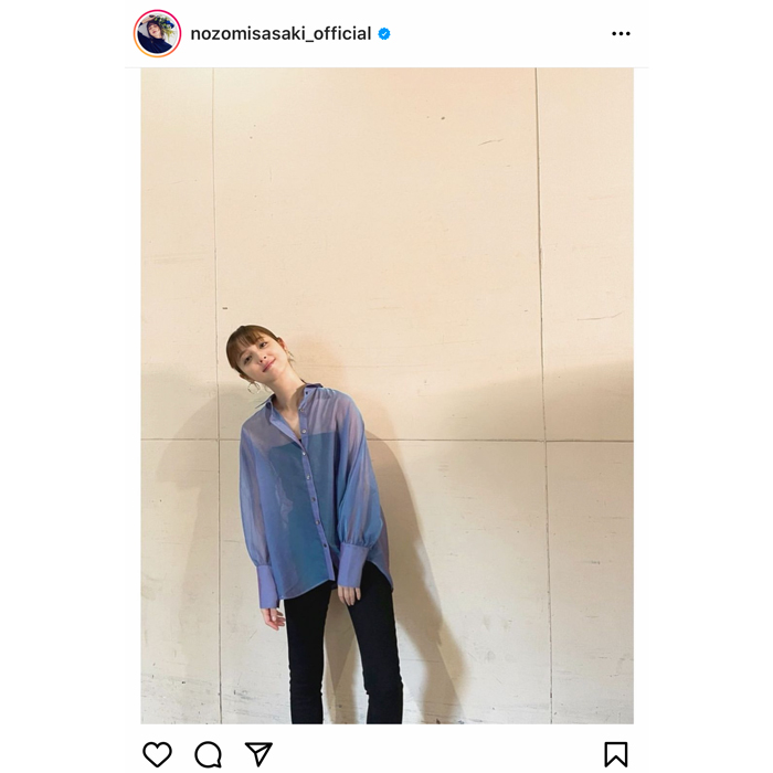 佐々木希、新作ファッションで柔らかに微笑むファッションフォトを公開！「透け感がステキ」