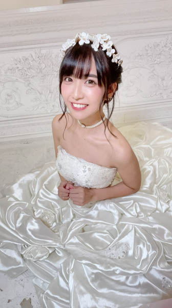 #2i2 天羽希純、ウェディングドレス姿の告白に結婚希望者ぞくぞく