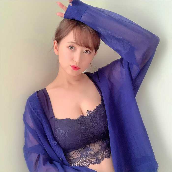 小松彩夏、自宅で愛用するナイトブラ姿に「本当に綺麗」「えげつなくsexy」の声