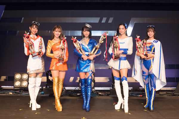 川瀬もえ、MediBan日本レースクイーン大賞2021グランプリと新人部門をダブル受賞でレースクイーン大賞初の快挙！事務所先輩・林ゆめがサプライズで登場も。