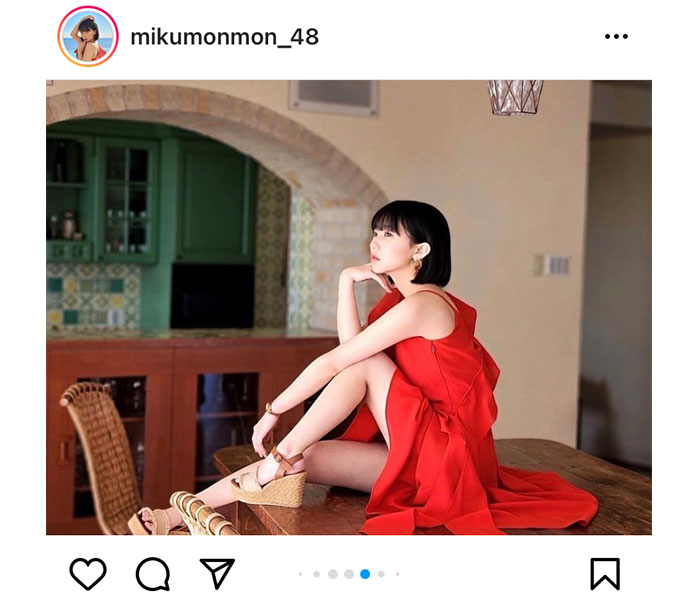 HKT48・田中美久、赤ドレスからのぞかせる透明美脚で視線釘付け！