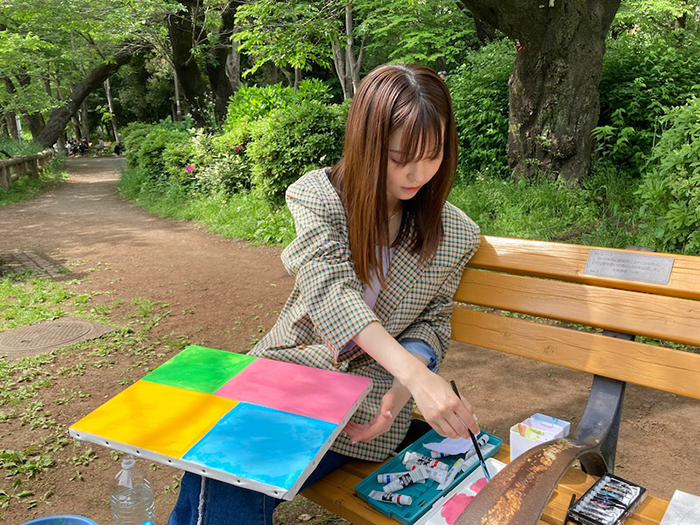 佐野岳、妻･島崎遥香とのピクニック回想&絵を描いてる姿公開