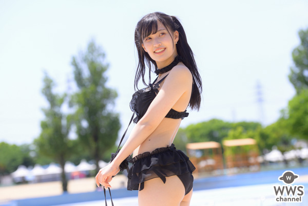 【写真特集 14枚】ネモフィラ新世界・二宮あー、セクカワな黒水着で魅せる透明美脚！＜近代麻雀水着祭2022＞