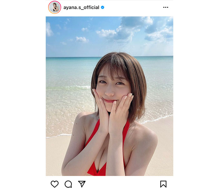 AKB48・篠崎彩奈、海をバックに赤ビキニ披露！「あやなんの可愛さが、眩しいよ」