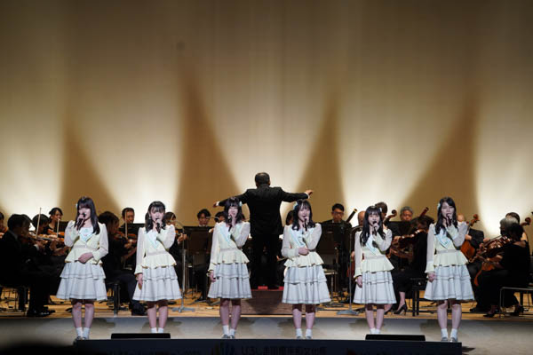 STU48、広島交響楽団との【平和】を願う共演「花は誰のもの？」をフルオーケストラver.で披露