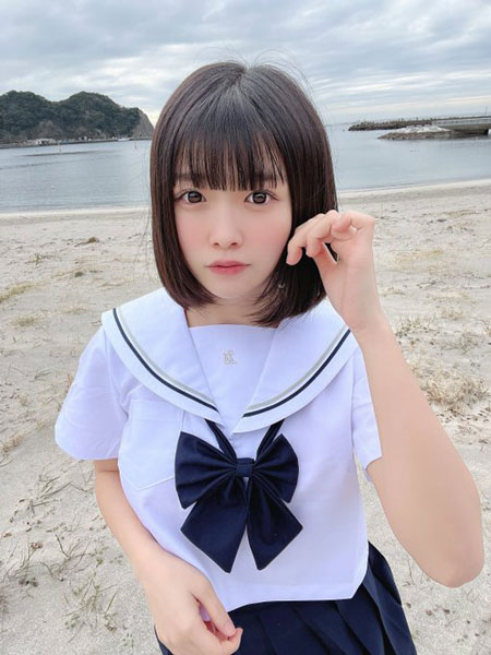 トキメロ・湊川みる、清楚な制服スカートまくって刺激的なビキニあらわに！