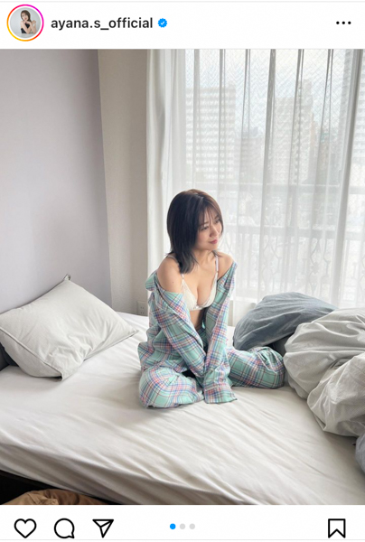 AKB48・篠崎彩奈、漂う生活感にドキドキのグラビアオフショットに反響「紙の写真集期待です」