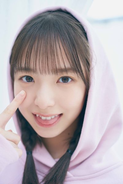 日向坂46の最年少・渡辺莉奈、上目遣い＆あっかんべーにファン悶絶