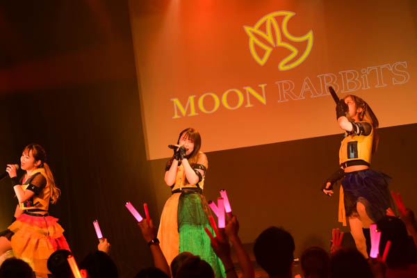 【ライブレポート】国内とアジアで大人気！ロック系アイドルMOONRABBiTS・北野真衣の生誕祭が開催！