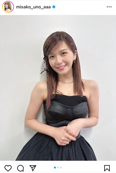 宇野実彩子（AAA）、肩出しの黒ミニドレスで魅せる美脚