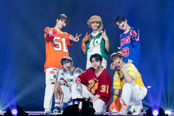 【写真特集】「KCON 」初登場のDXTEEN、ポップな衣装で初々しいパフォーマンス！＜KCON JAPAN 2023＞