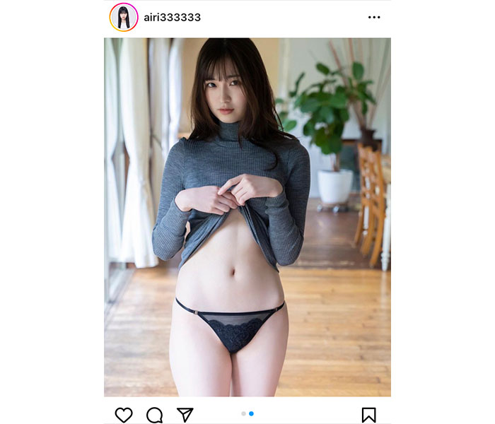 斎藤愛莉、まくり上げてあらわな腹筋割れヘルシー美ボディ披露