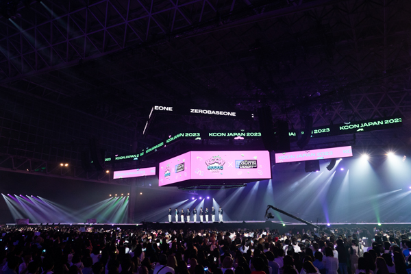 【写真特集】ZEROBASEONE、制服風衣装で初々しいパフォーマンス！＜KCON JAPAN 2023＞