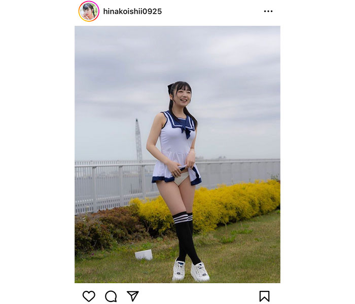 石井ひなこ、セーラー服風コスで笑顔のパンチラ