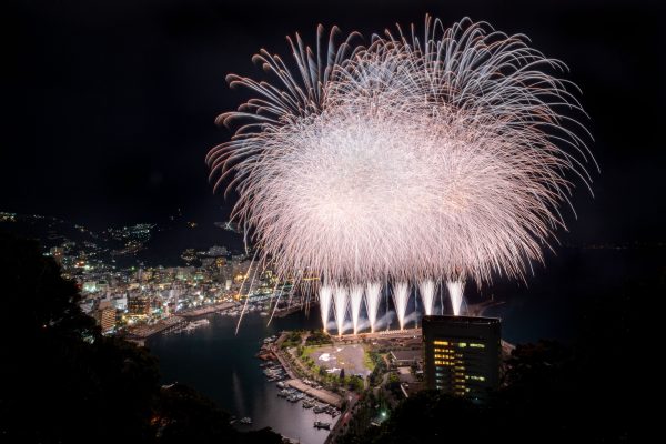 「熱海海上花火大会」8月は5日間開催！JR東日本は臨時特急列車も運転