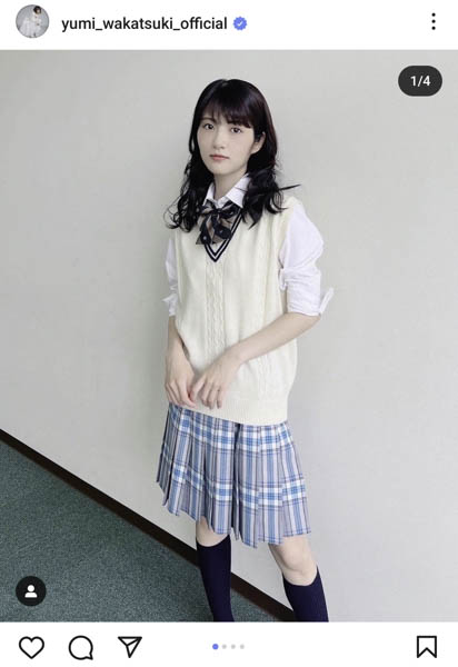 若月佑美、久しぶりの制服姿で登場!「制服のマネキン」ポーズでファン沸かす