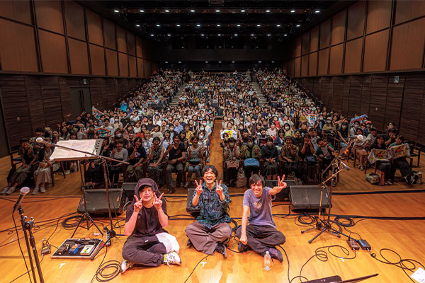 石崎ひゅーい×小山田壮平×長澤知之による弾き語りコラボライブ開催レポート