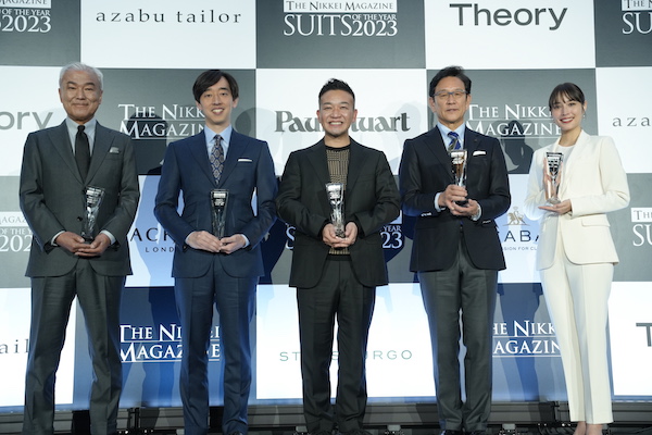 栗山英樹、第6回【SUITS OF THE YEAR 2023（スーツ・オブ・イヤー）】を受賞！ポール・スチュアートのブレザーを着用！